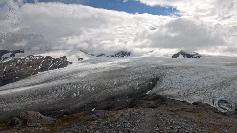 Alaskan Adventure: Glaciers, Wildlife, and Landscapes